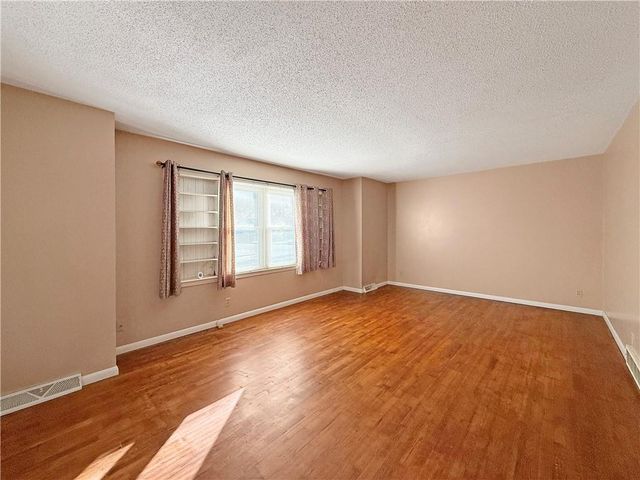 510 W 30th Street, Higginsville, MO 64037