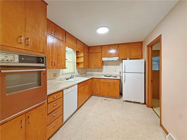 510 W 30th Street, Higginsville, MO 64037