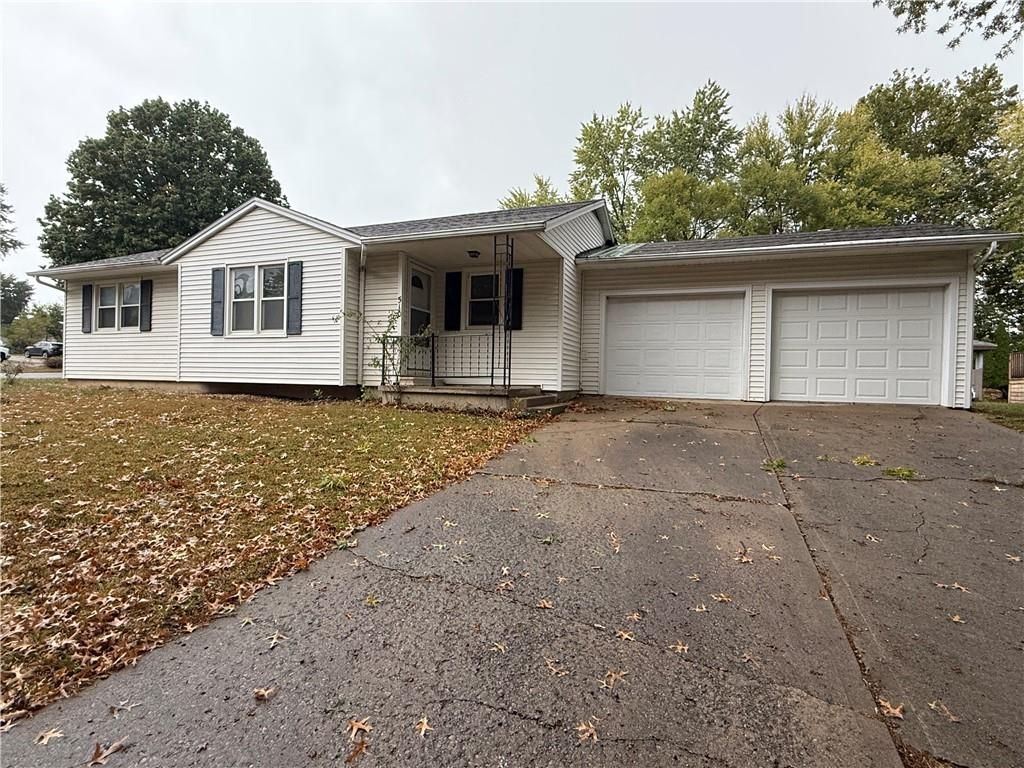 510 W 30th Street, Higginsville, MO 64037