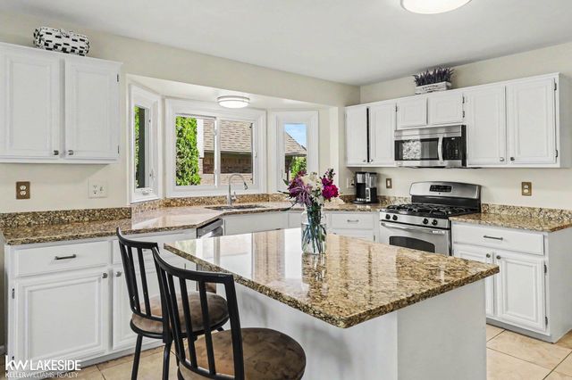 47619 Lamplighter Trail, Macomb Twp, MI 48044