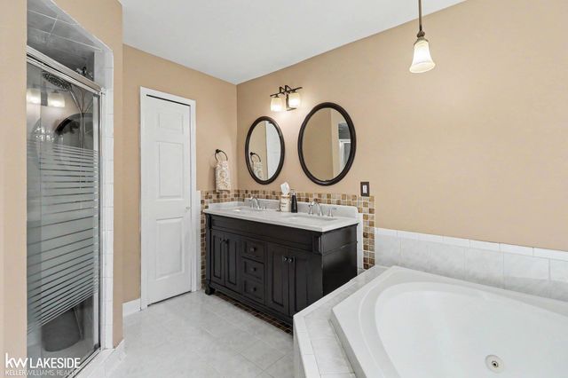 47619 Lamplighter Trail, Macomb Twp, MI 48044