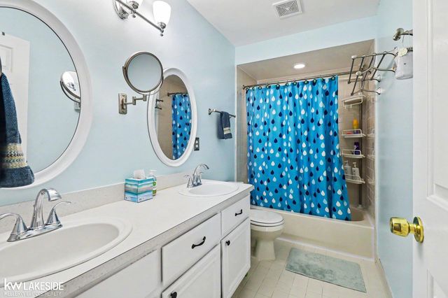 47619 Lamplighter Trail, Macomb Twp, MI 48044