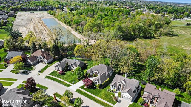 47619 Lamplighter Trail, Macomb Twp, MI 48044