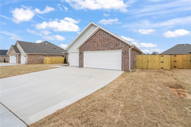 124 N Panther Avenue, Farmington, AR 72730