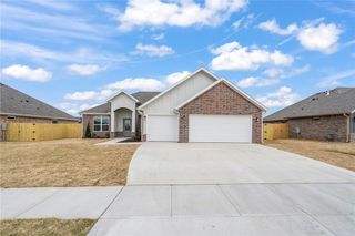 124 N Panther Avenue, Farmington, AR 72730