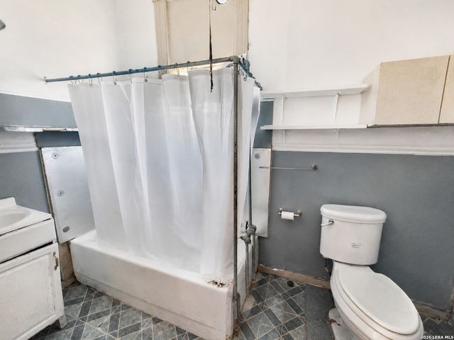 2419 W HOUSTON ST, San Antonio, TX 78207