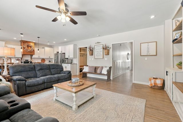 160 Rowanberry Drive, Nicholasville, KY 40356