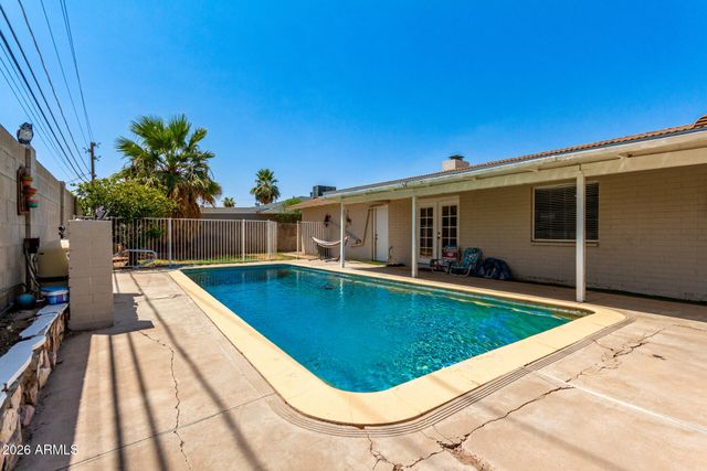 5209 N 61 Drive, Glendale, AZ 85301