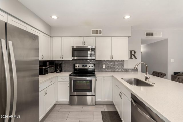 5209 N 61 Drive, Glendale, AZ 85301