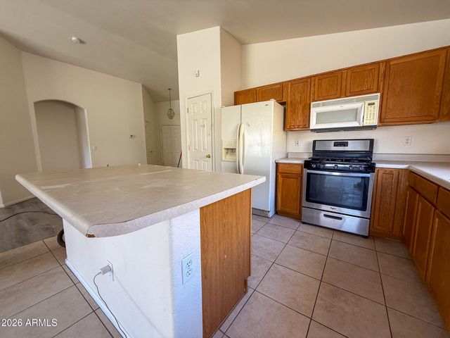 1330 E SANTA FIORE Street, San Tan Valley, AZ 85140