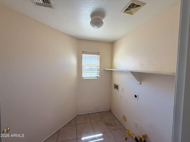 1330 E SANTA FIORE Street, San Tan Valley, AZ 85140