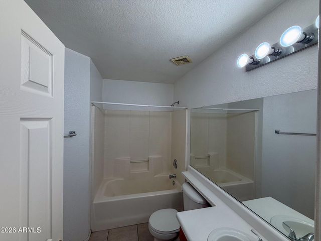 1330 E SANTA FIORE Street, San Tan Valley, AZ 85140