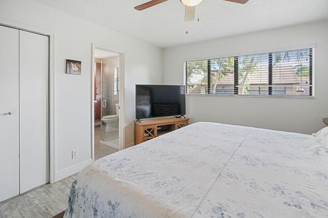 7620 NW 79th Avenue J8, Tamarac, FL 33321