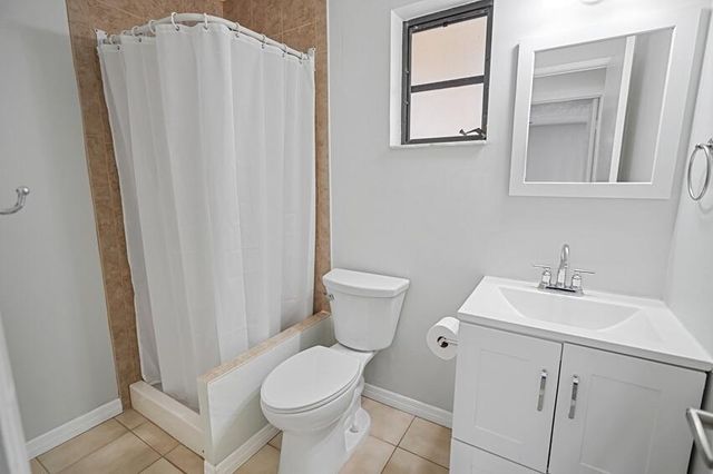 7620 NW 79th Avenue J8, Tamarac, FL 33321