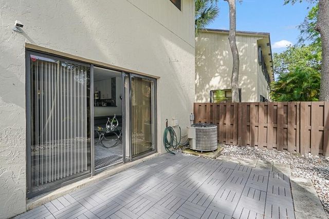 7620 NW 79th Avenue J8, Tamarac, FL 33321