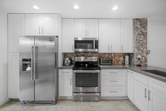 7620 NW 79th Avenue J8, Tamarac, FL 33321