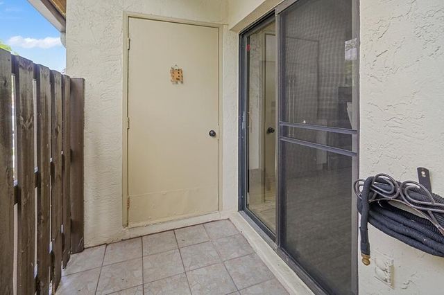 7620 NW 79th Avenue J8, Tamarac, FL 33321
