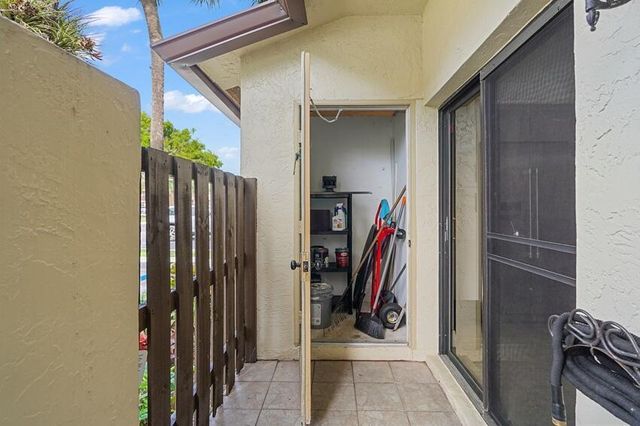 7620 NW 79th Avenue J8, Tamarac, FL 33321