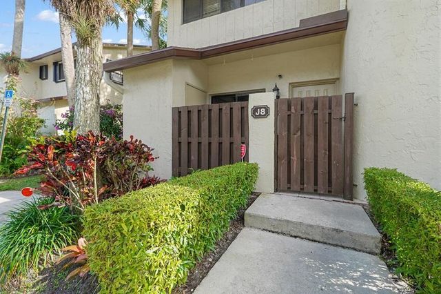7620 NW 79th Avenue J8, Tamarac, FL 33321