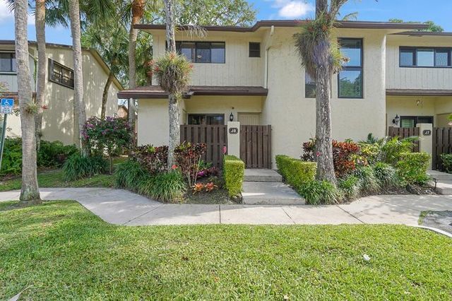 7620 NW 79th Avenue J8, Tamarac, FL 33321