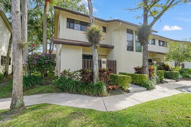 7620 NW 79th Avenue J8, Tamarac, FL 33321