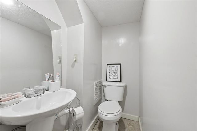 504 NE Lynn Street, Lee's Summit, MO 64063