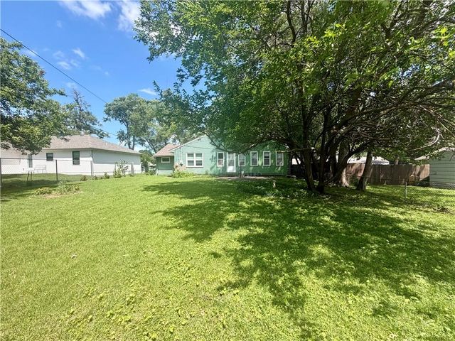 504 NE Lynn Street, Lee's Summit, MO 64063