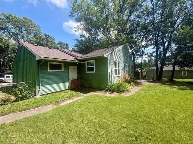 504 NE Lynn Street, Lee's Summit, MO 64063