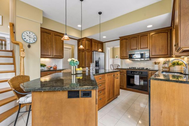 862 Linwood Avenue, Saint Paul, MN 55105