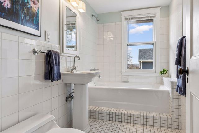 862 Linwood Avenue, Saint Paul, MN 55105