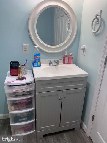 1039 CLEARWATER AVE, Manahawkin, NJ 08050