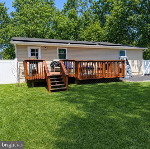 1039 CLEARWATER AVE, Manahawkin, NJ 08050