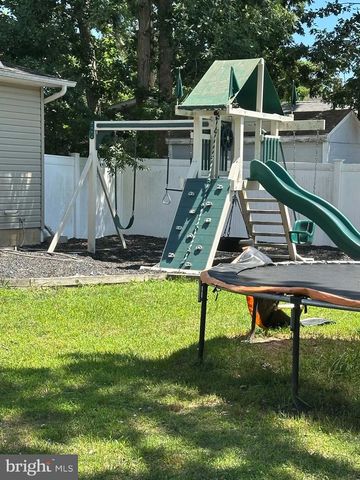 1039 CLEARWATER AVE, Manahawkin, NJ 08050