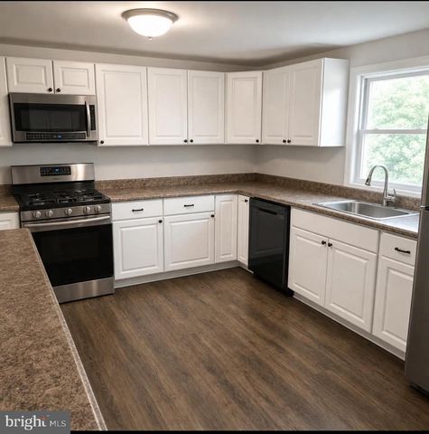 1039 CLEARWATER AVE, Manahawkin, NJ 08050