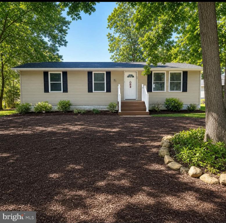 1039 CLEARWATER AVE, Manahawkin, NJ 08050