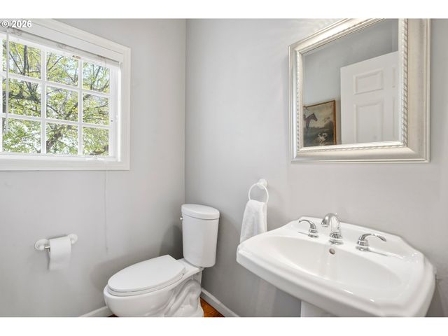 1915 Nw YORKSHIRE Ln, Portland, OR 97229