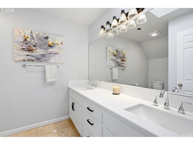 1915 Nw YORKSHIRE Ln, Portland, OR 97229