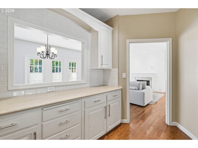 1915 Nw YORKSHIRE Ln, Portland, OR 97229