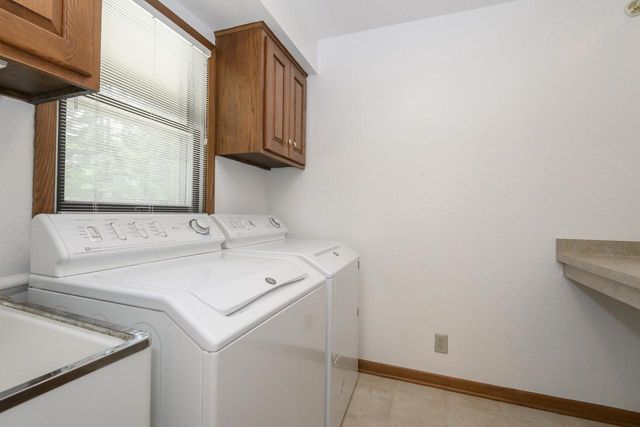 2885 S 126th STREET, New Berlin, WI 53151