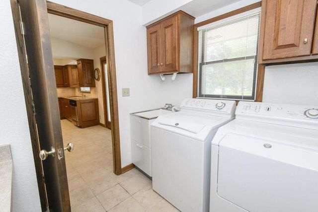2885 S 126th STREET, New Berlin, WI 53151
