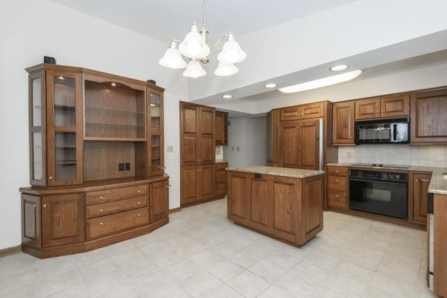 2885 S 126th STREET, New Berlin, WI 53151