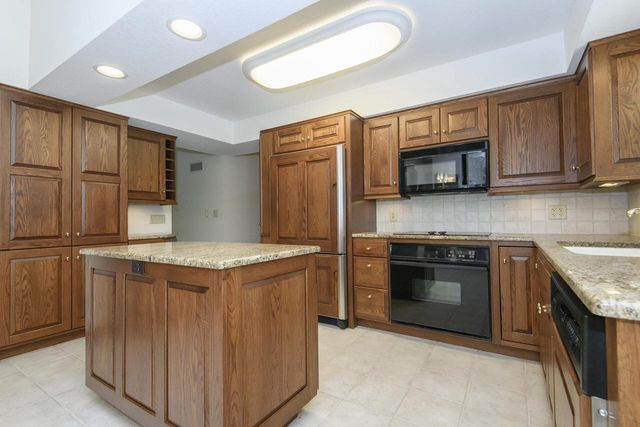 2885 S 126th STREET, New Berlin, WI 53151