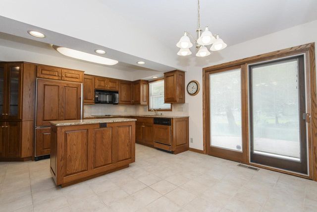 2885 S 126th STREET, New Berlin, WI 53151