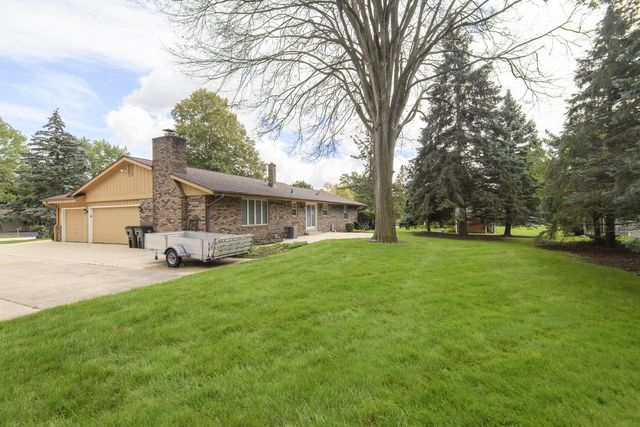 2885 S 126th STREET, New Berlin, WI 53151