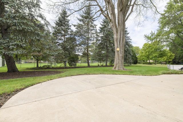 2885 S 126th STREET, New Berlin, WI 53151