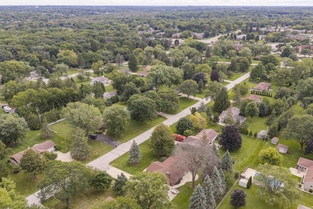 2885 S 126th STREET, New Berlin, WI 53151