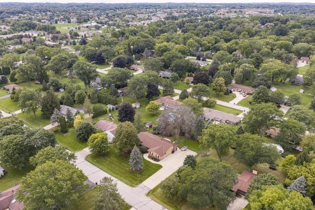 2885 S 126th STREET, New Berlin, WI 53151