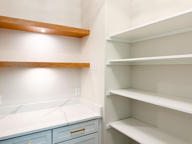 1356 Woodland Run Way, New Albany, OH 43054