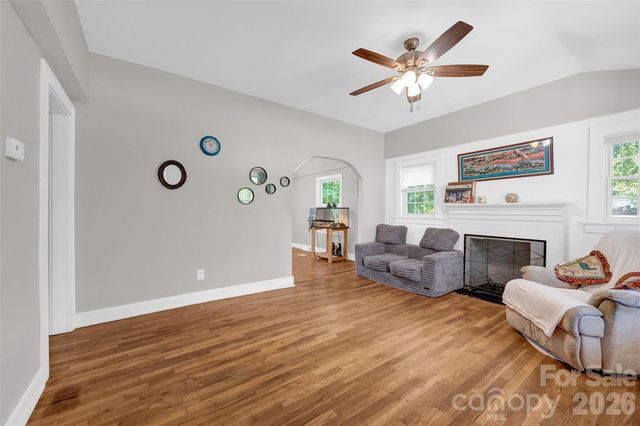 723 F Avenue SE, Hickory, NC 28602