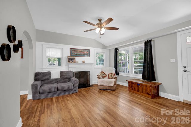 723 F Avenue SE, Hickory, NC 28602
